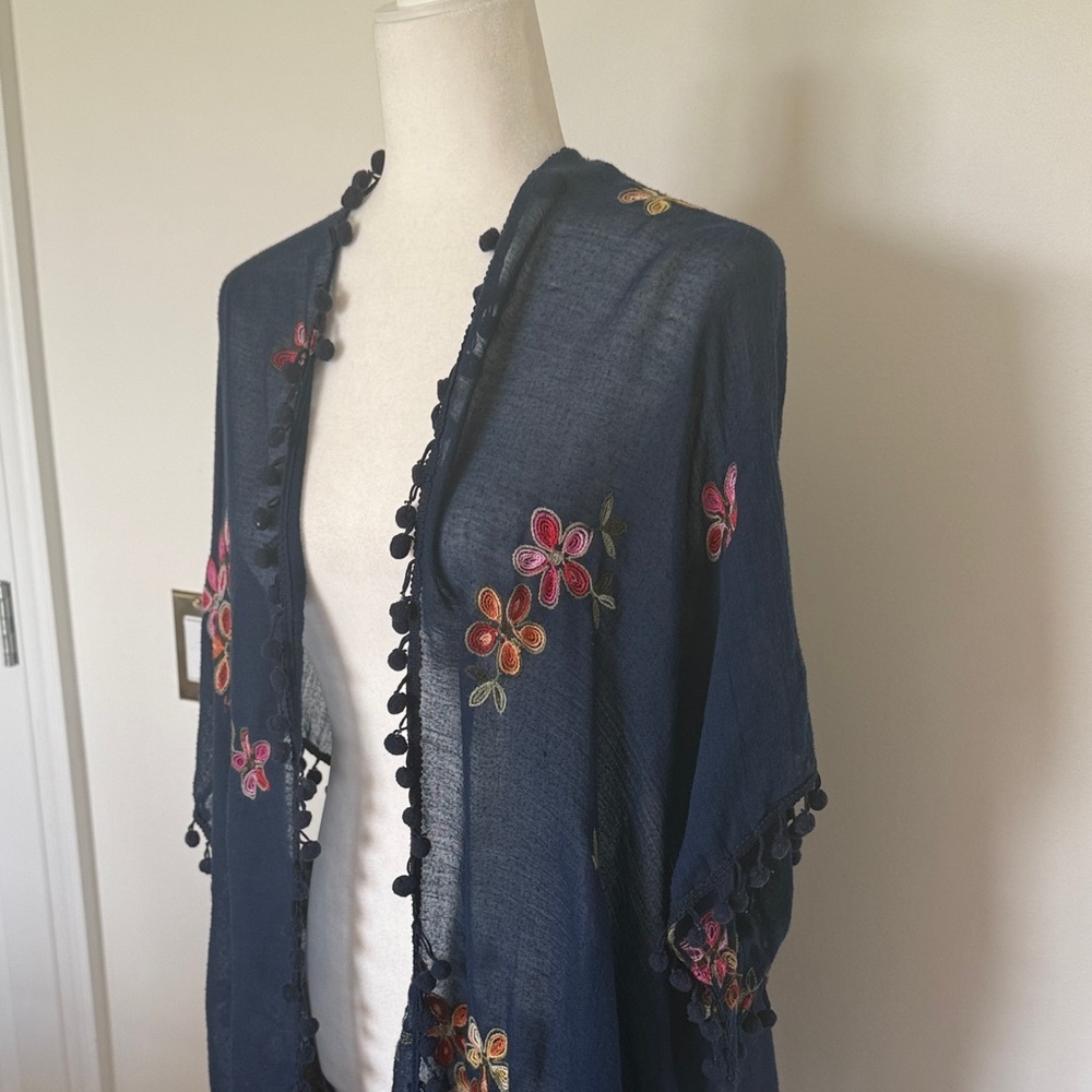 Do Everything In Love Floral Embroidered Kimono/Beach Cover Up Pom Pom Trim O/S - Picture 2 of 7